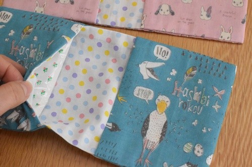 花柄とTakeda ロゴ入りハンカチ リメイクポーチ 2枚セット 楽しい柄の通販