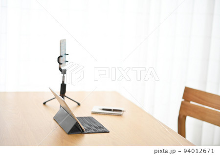 フリー素材 配信枠・配信画面用 横長机 デスク – うさねこメモリ