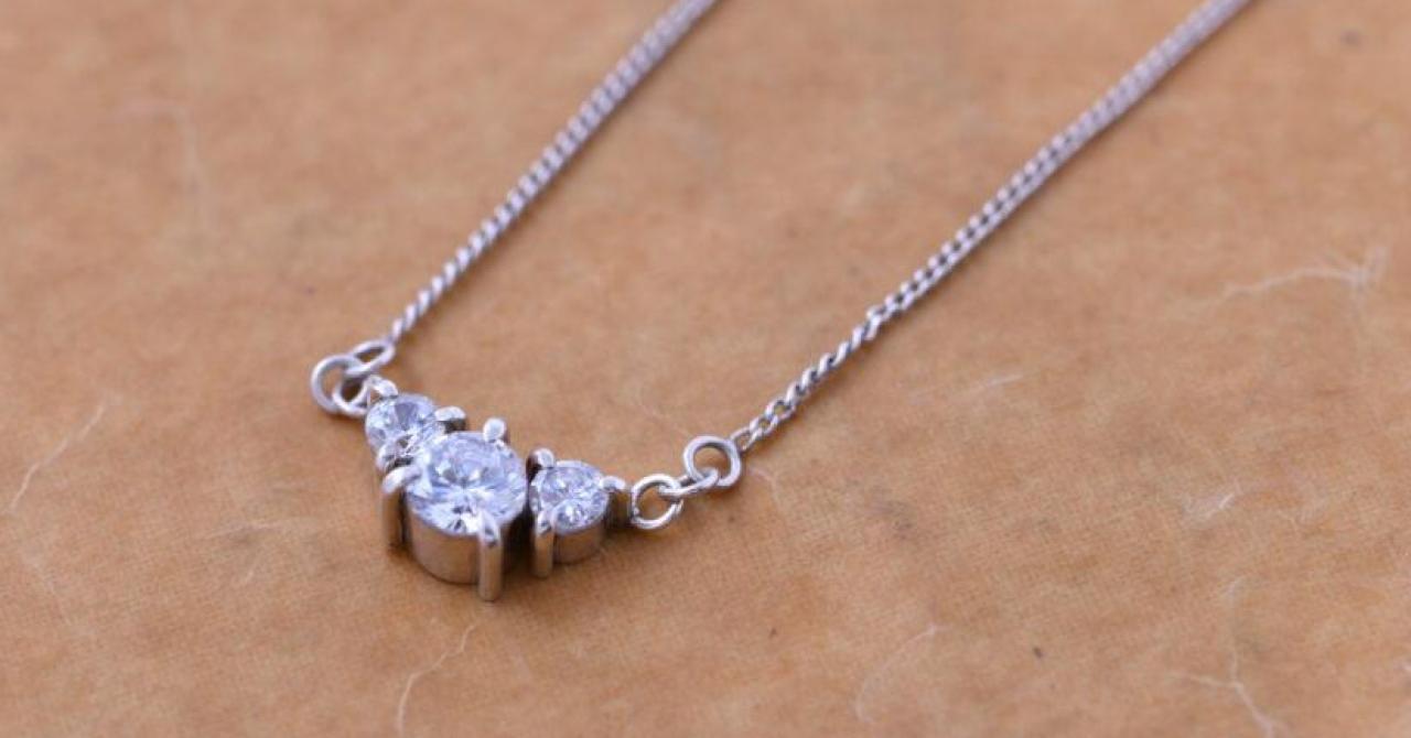 ☆ 極上 ☆ ホワイトムーンストーンの、革紐ネックレス ネックレス・ペンダント 石コロ ココロ 通販 16102532Creema クリーマ