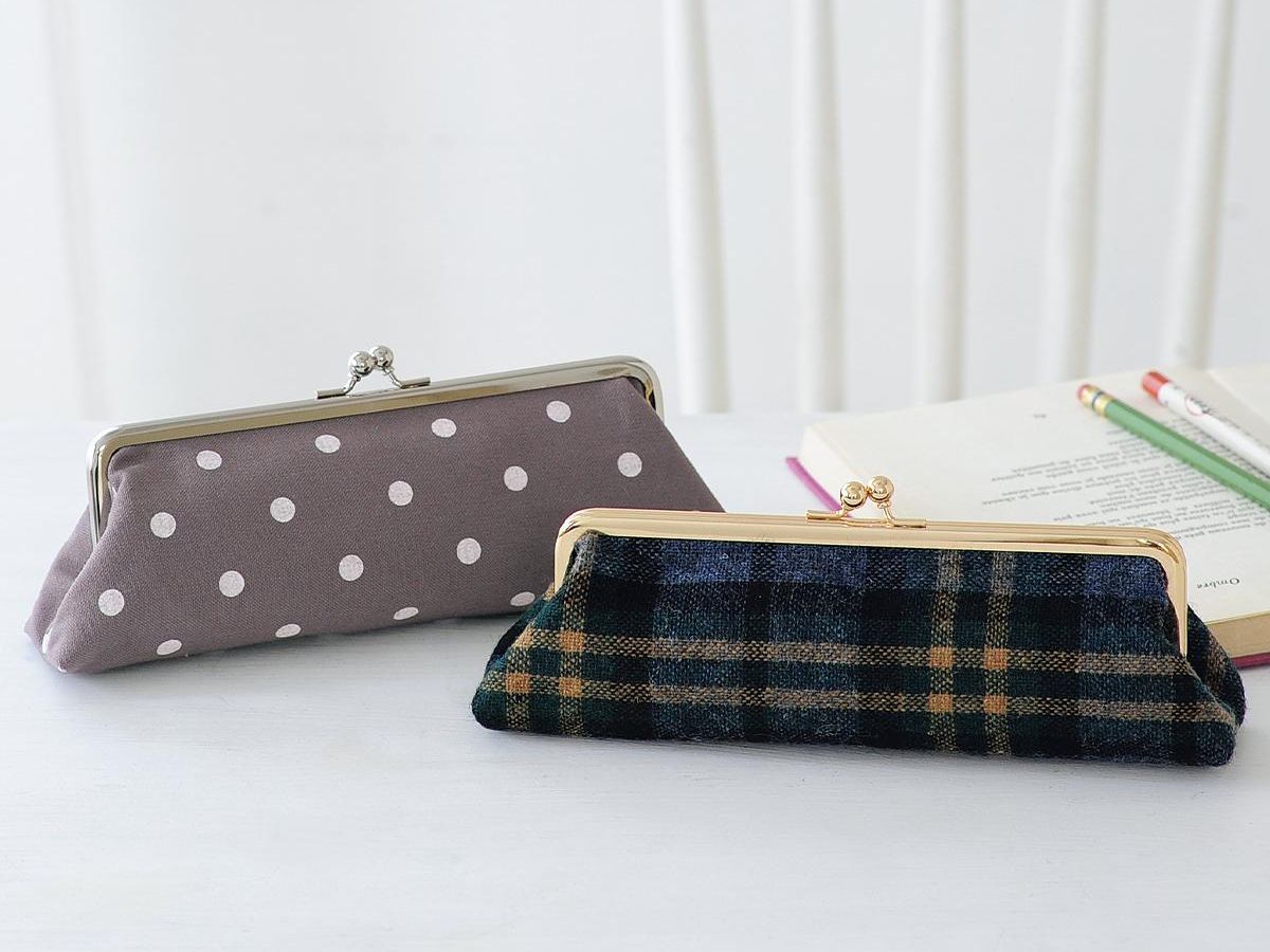 １８センチ角型 がま口ペンケースAKIのがま口