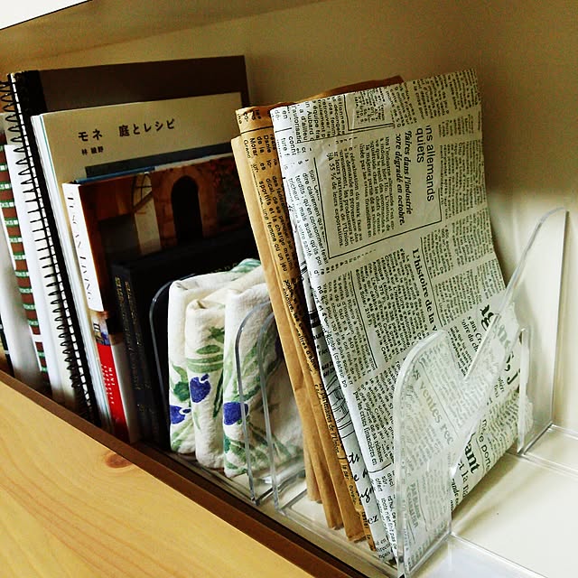 おしゃれな「ブックスタンド」12選！本の