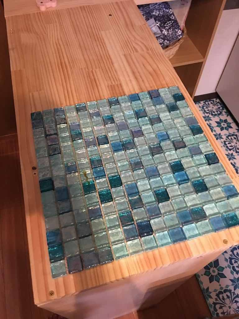 100均DIY ダイソー 貼るだけ簡単♪ガラスタイルでオシャレにアレンジ♪ - YouTube