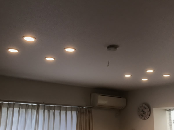 楽調ダウンライトで電球色と昼白色を簡単切り替えDAIKONEWSライトスタイル照明器具の通信販売・インテリア照明の通販 ライトスタイル