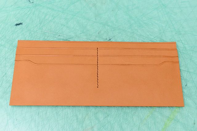 レザークラフトで社員証ケースを作る