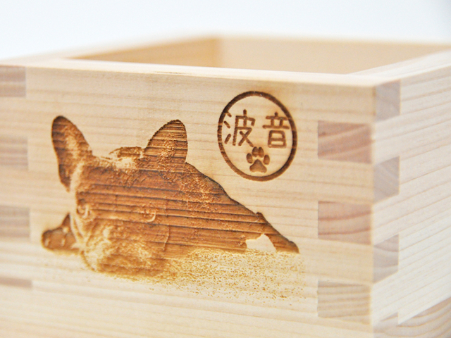 レーザー彫刻で製作した看板、名札、料金表、会員登録証です福岡の看板・プレート印刷セリグラフィ