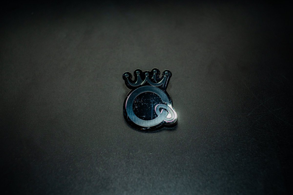 CLAN QUEEN LOGO TOWELOfficial Goods Shop