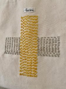 毛糸刺繍でメガネフクロウの親子を刺繍しました。ルシアン ハンドメイドコミュニティLA VIDA コミュニティサイト