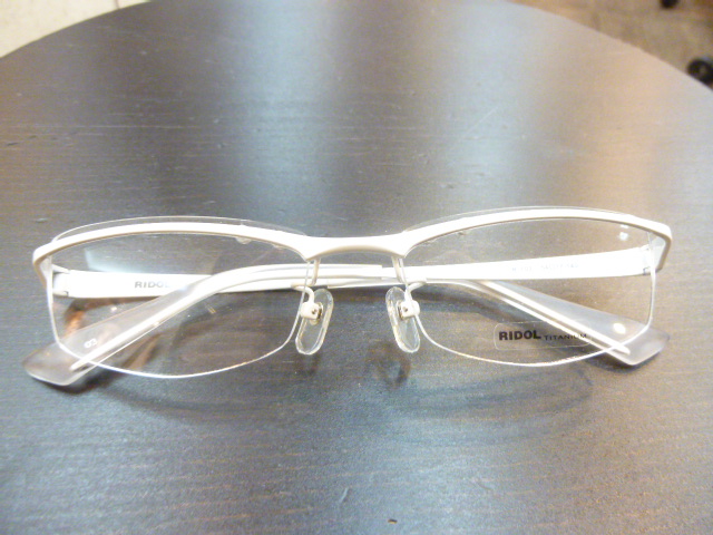 壁に空の白い枠。Premiumベクトル素材