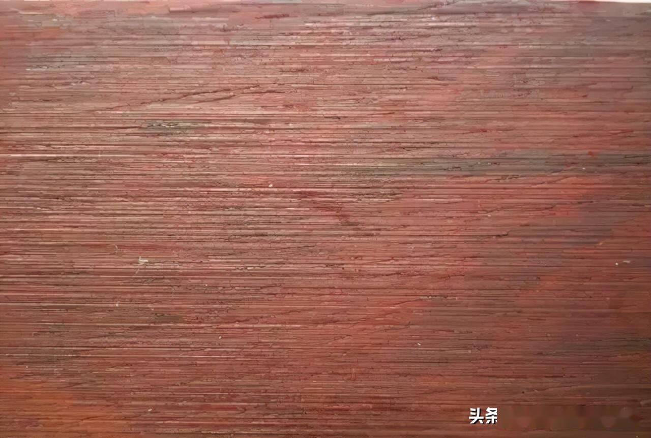 岛读推荐近日，诗人骆俊廷携新作 大寒以后：骆俊廷诗选 到访岛读书店，并特别书写春联“岛读风华”赠予书店。骆俊廷1995年生于马来西亚槟城，目前是国立政治大学哲学系的博士生，专注于文学研究，业余教授书法。他现任马来西亚天狼星诗社副秘书长，曾获第十五届花踪文学