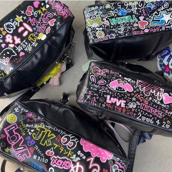 スクバデコ」のアイデア 24 件 2025グラフィティフォント, グラフィティ, フォントアルファベット