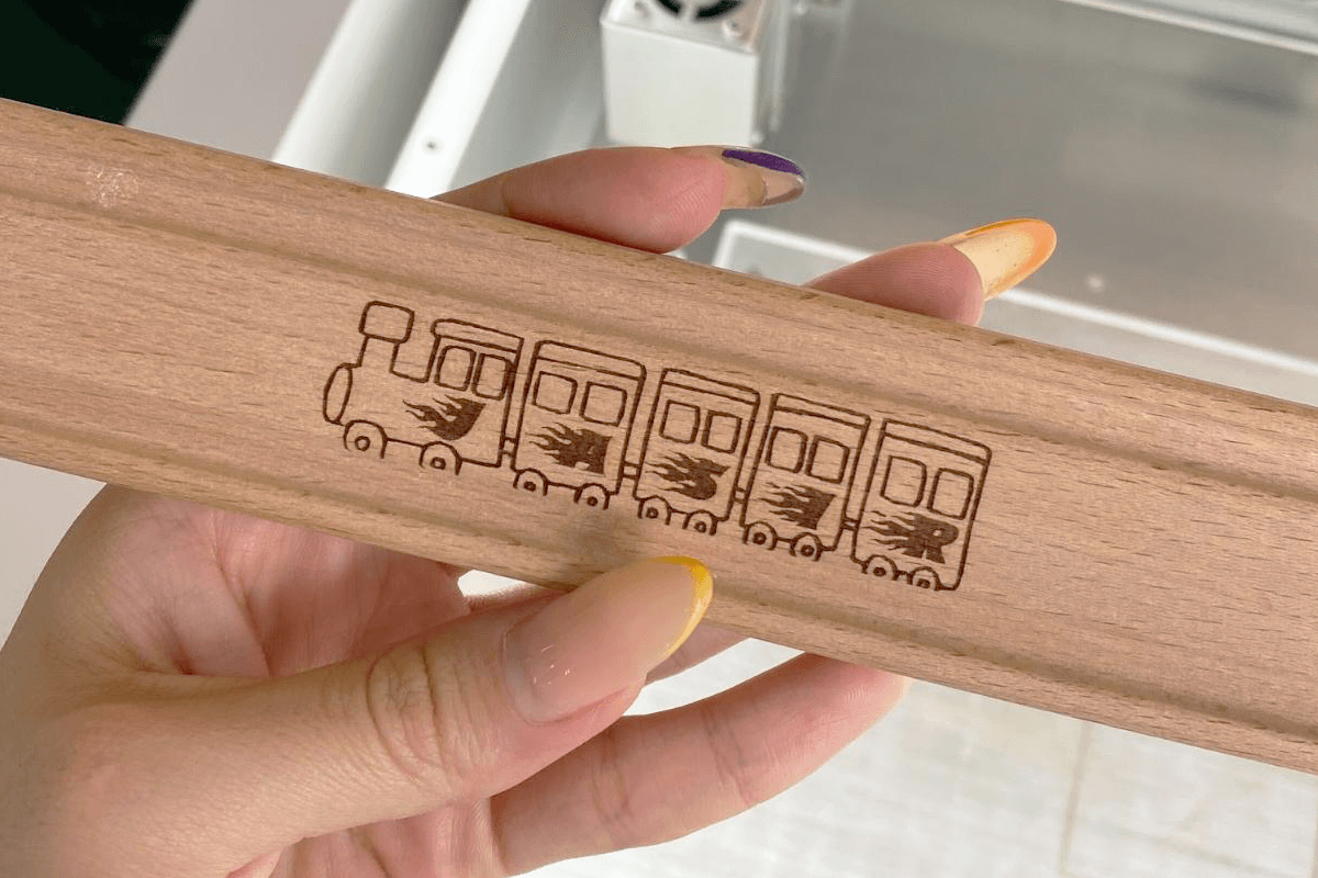 木の彫刻アクリルレーザー彫刻なら マルチカット加工トンボ