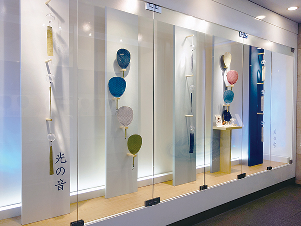 名鉄百貨店一宮店正面ショーウィンドウ – Select shop JeLe