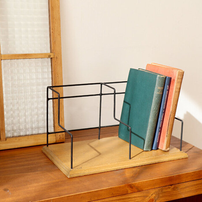 おしゃれな「ブックスタンド」12選！本の