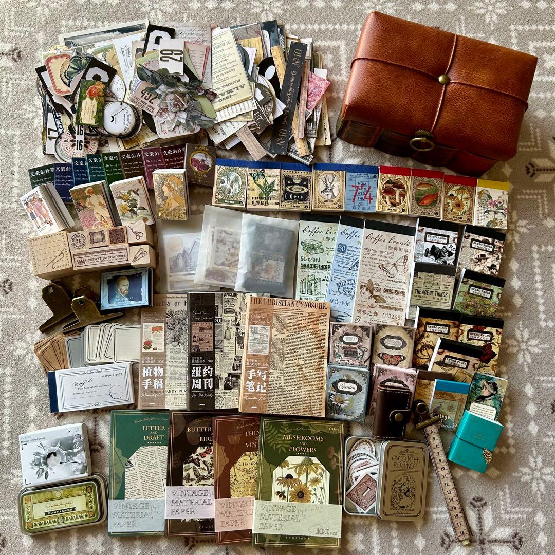 今夜の閃きは賞状筒みたいな収納です🤩🌟 折りたくない！大事な紙モノやラッパーなどを、筒状にして保管用に考えました *^^* ✨ミルクキャップがキャップなのが可愛いと思います♥️コラージュコラージュ好きな人と繋がりたい紙モノ紙モノ好きさんと繋がりたい