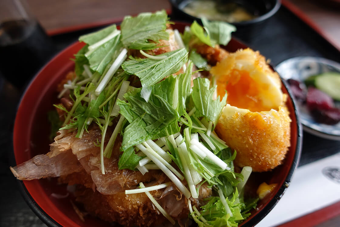 味見屋」 福井県鯖江市本町 - 涙滴型宇宙艇