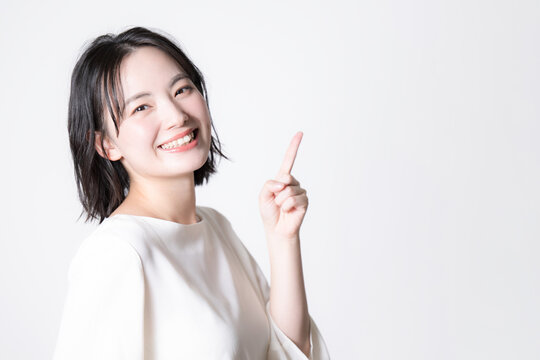 トレス素材 かっこいい男性の立ち絵ポーズ 82パターン - 絵師のためのネタ帳