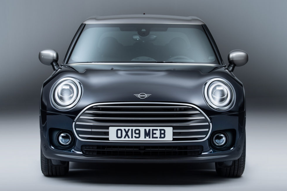 漆黒ボディにゴールドのアクセントを。人気モデル MINIクーパーSにエニグマティック・ブラックを纏った「レゾリュート・エディション」が欧州市場に登場！Motor-Fan モーターファン自動車関連記事を中心に配信するメディアプラットフォーム