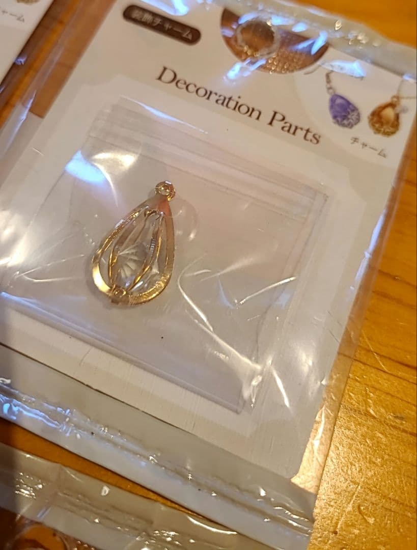 100均ライフ セリアの100円アクリルビーズはクオリティが高すぎる！ 高級感のあるピアスがたくさん作れるぞ!!ロケットニュース24