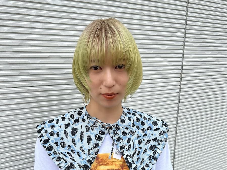 こんにちは♪ 株 レッシュブです^_^ 今回はシャドールーツ！ 伸びてきた根本を生かしてもよし！ 全部黒髪からでもできます！！！皆さんもぜひ参考にしてみて下さい😊シャドールーツカラーカラーグラデーションヘアスタイルレディース派手髪ピンク髪