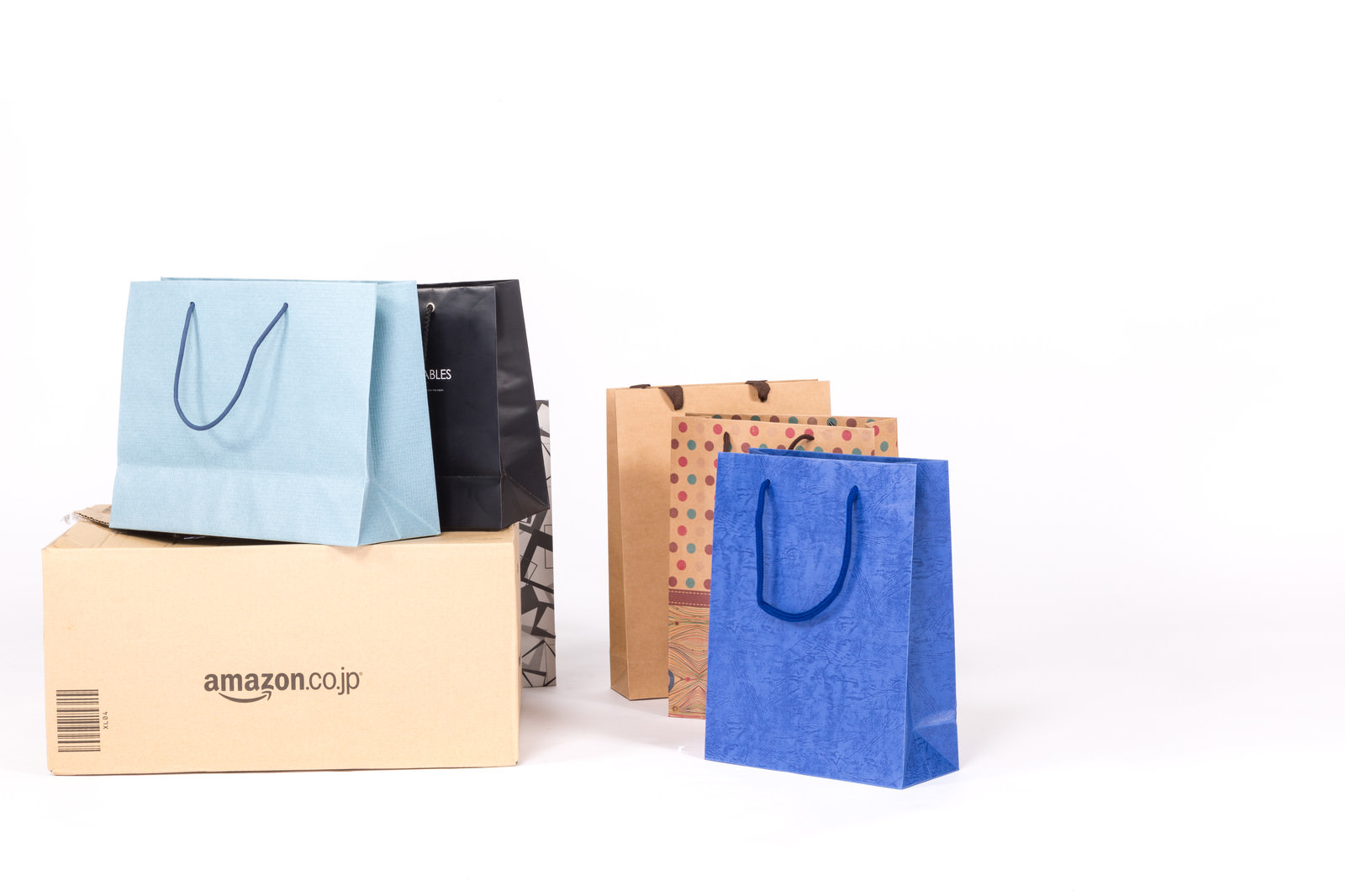 ショッピングのイラスト「買い物をしている女性」かわいいフリー素材集 いらすとや