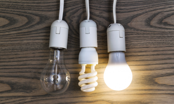 電球の「ワット数」とは？選ぶ時に知っておきたい単位の見方や明るさを把握しておこう – Onnela オンネラ 暮らしに『楽』を、家族にワクワクを