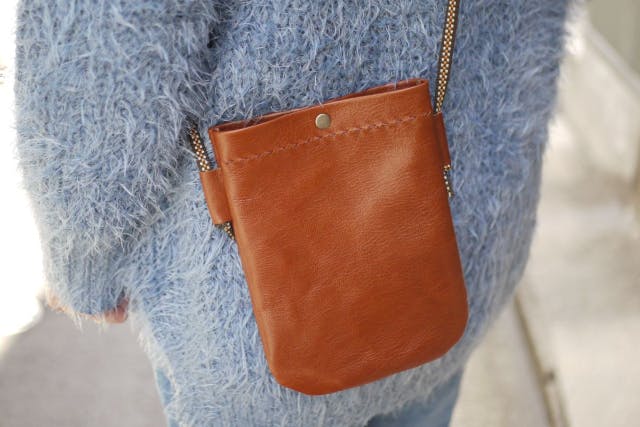 レザークラフト サコッシュ４ ・ 巾着袋鮎・アマゴ・ヘラ・海釣り