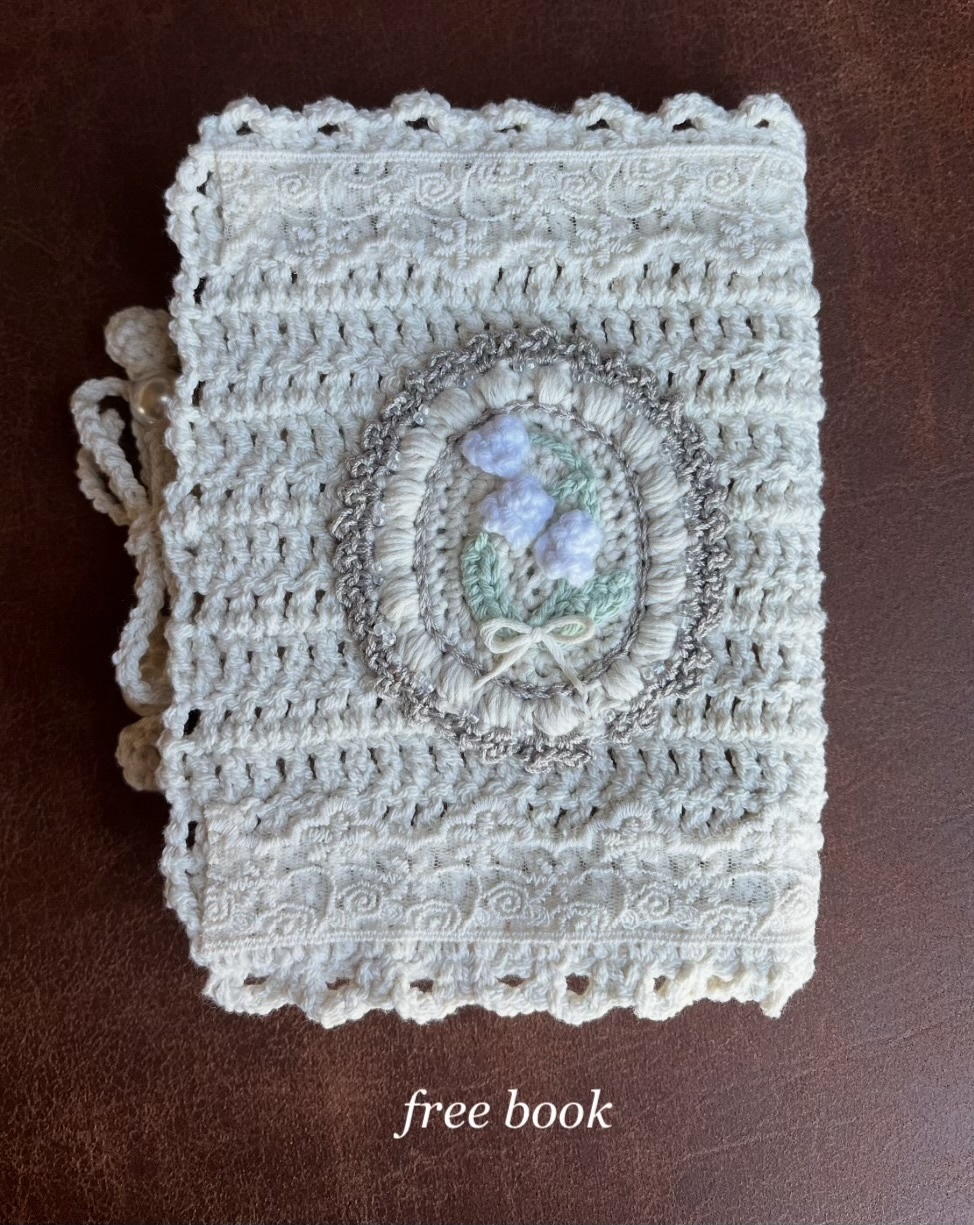 リネン糸で編んだ、ナチュラルなブックカバー。 - 灰色クレヨン