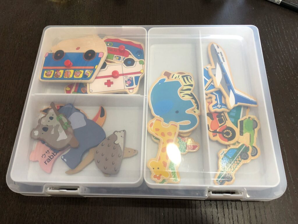 @ranmaru_shien ☜ 他の投稿も見る👀 , ,, ♡いつもいいねや保存ありがとうございます♡, ＼, ,\\そーっと！マグネット迷路, 今回は、マグネット迷路を作りました🧲, すきまテープを使えば, 好きなコースが簡単に作れちゃう🙆🏻‍♀️,すきまテープに当たったり、, 早く動かしすぎるとマグネットが付いてこないので, ゆっくりと動かす,