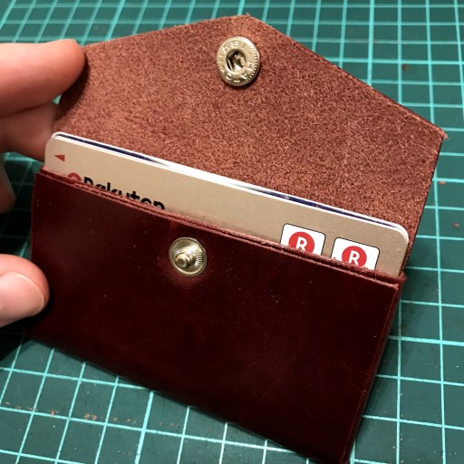 初心者のレザークラフト-2つ折りロングウォレット：カードケースの作成