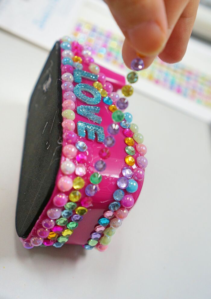 キラキラ簡単に！100均ミニテープカッターを宝石デコでリメイク！ハンドメイドの作り方・アイデア暮らしニスタ