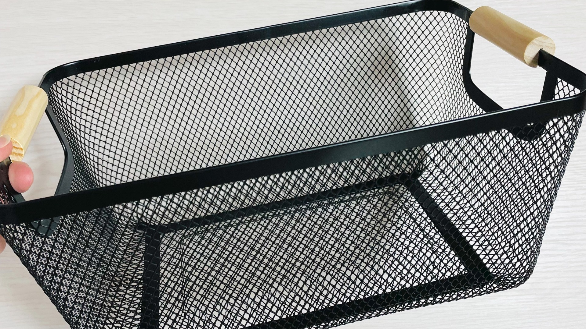 Baskets for wire netWireBasketforNet Cylindricalワイヤーネット用カゴ 柱DaisoCanada co., ltd