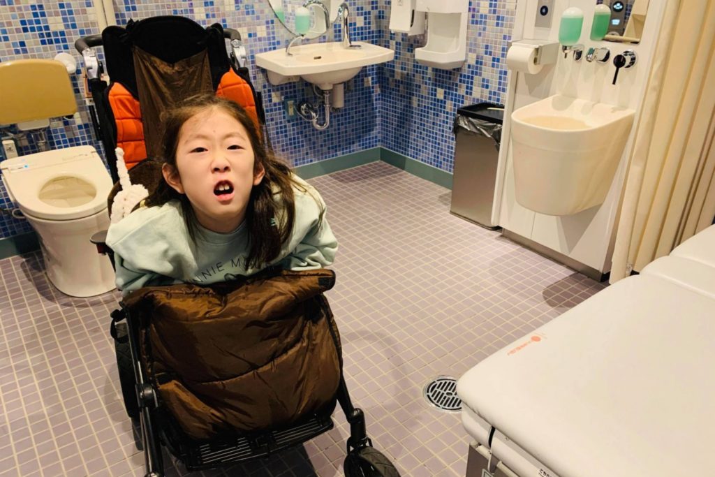 簡易水洗トイレでは日本初の全自動便器 フルオート簡易水洗トイレ GRACE商品一覧フルオートトイレトイレ簡易水洗・水洗 商品ラインナップダイワ化成株式会社