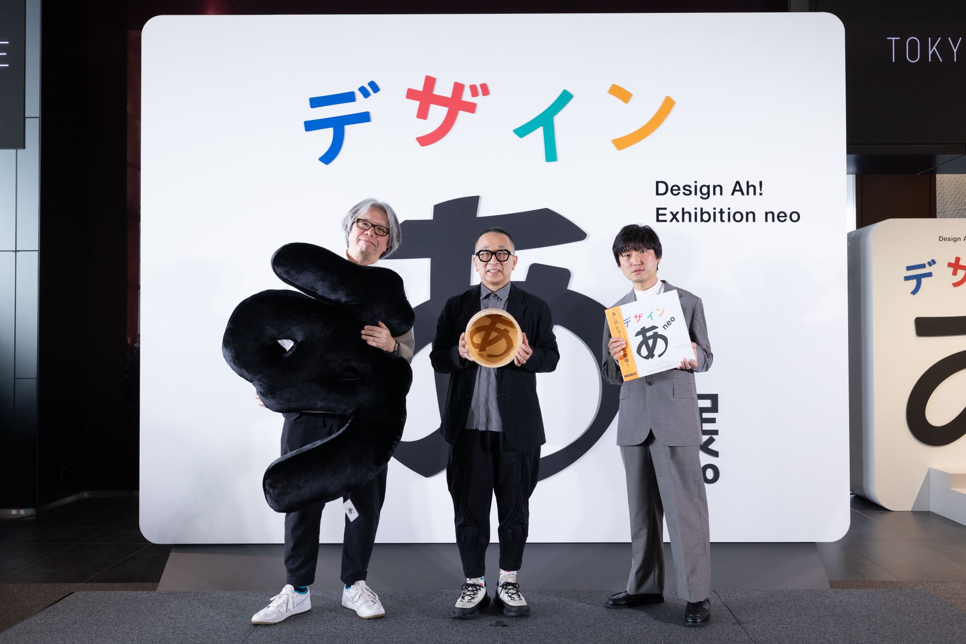 手書きありがとうとコートの少女イラスト・フリー素材なら「シンテリ」