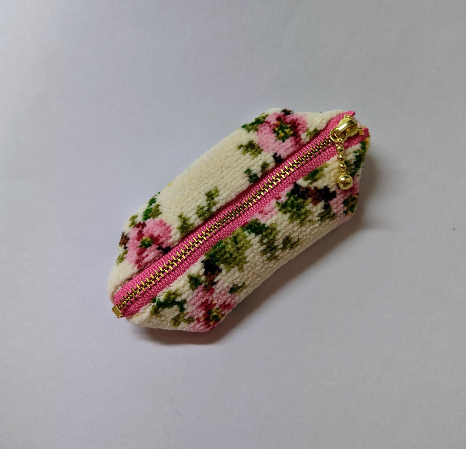 セリアのタオルハンカチを手縫いするだけで友人大絶賛の“天才リメイク”に「素晴らしいアイデア」「想像つかなかった」 1 3ライフスタイルねとらぼ