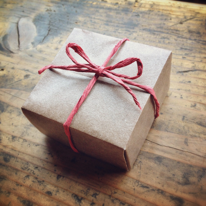 不織布で簡単ラッピング！豪華な包み方にしたい人必見の絞り包みを紹介YUKACHEESEのラッピング講座