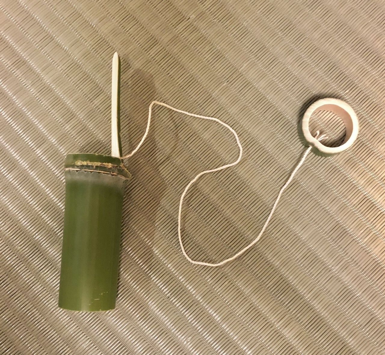 楽天市場受注生産水てっぽう 竹製 国産 水遊び 工作用キット 工芸品 水ピストル 夏休みのお子さま向け 懐かしい 水鉄砲 強力水圧 最強 手作り圧縮 大容量 ゲーム かっこいい 威力 自作 人気 ランキング 本格的 : 竹専門店の竹伊