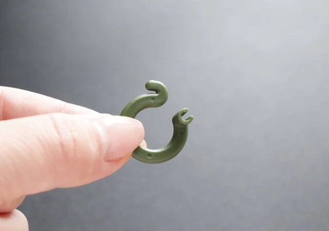 セリアのワイヤー支柱丸型とディオスコレア・亀甲竜もすレコ