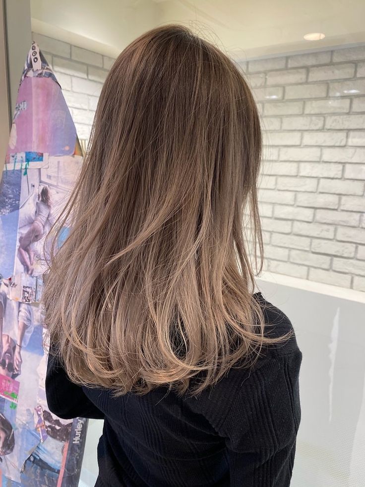 お客様.美容師さん向け動画バレイヤージュとシャドールーツの違いまとめ 質問にもありましたのでまとめました。 あくまで私の現時点でのバレイヤージュとシャドールーツの考え方になります ご参考にしてみてください。bleachhairbalayagebalayageombre