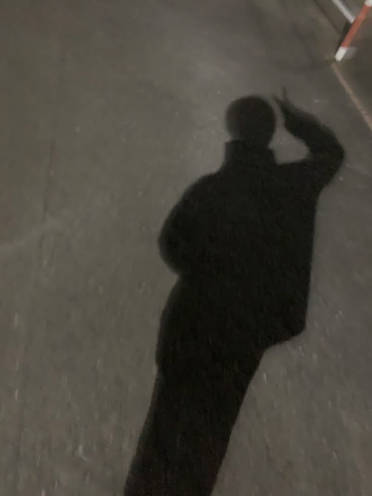 なぜマッチングアプリで拾い画を使う男性がいるのか？見分け方は？男性目線で解説！恋活アンテナ