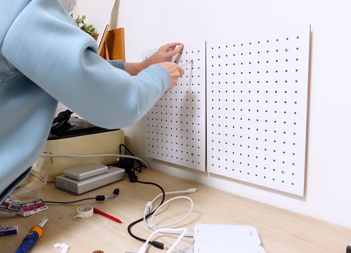 100均ダイソーのデザインボードを使用。キーホルダーのディスプレイ収納例