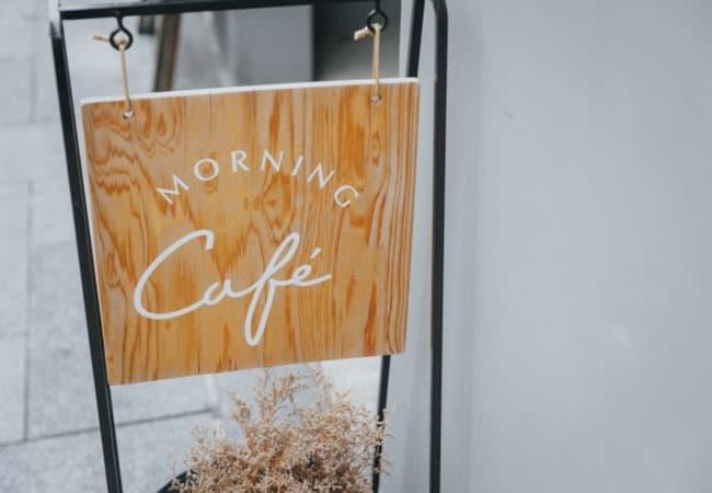 看板のレイアウトのコツは？おしゃれな看板デザインのポイントを紹介マネケル