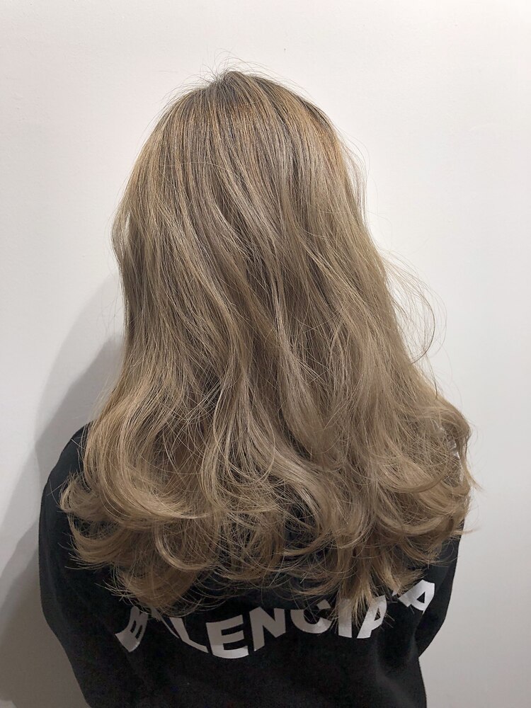 ブリーチ後リタッチをせずに伸ばして作るグラデーションスタイルHanaカラーログ