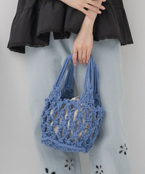 𝙃𝙤𝙬 𝙩𝙤 𝙢𝙖𝙘𝙧𝙖𝙢𝙚 𝙨𝙝𝙤𝙪𝙡𝙙𝙚𝙧 𝙗𝙖𝙜 マクラメショルダーバッグの作り方𝙔𝙤𝙪𝙩𝙪𝙗𝙚で公開しました🤎 スマホがすっぽり入るサイズになってます. 興味のある方はどうぞ🙋‍♀️✨️ macramesalon bloomで検索🔎 You can watch how to make a macrame