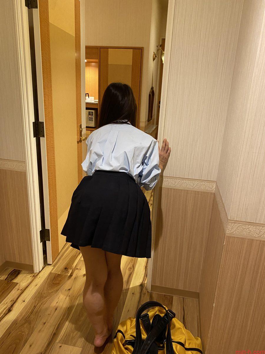 スレンダーな制服彼女が部屋中に甘い喘ぎ声を響かせながら連続絶頂SEX♡  美乳/素人/美女/パイパン/可愛い/主観/スマホ撮影/女子高生/ハメ撮り/個人撮影/カップル