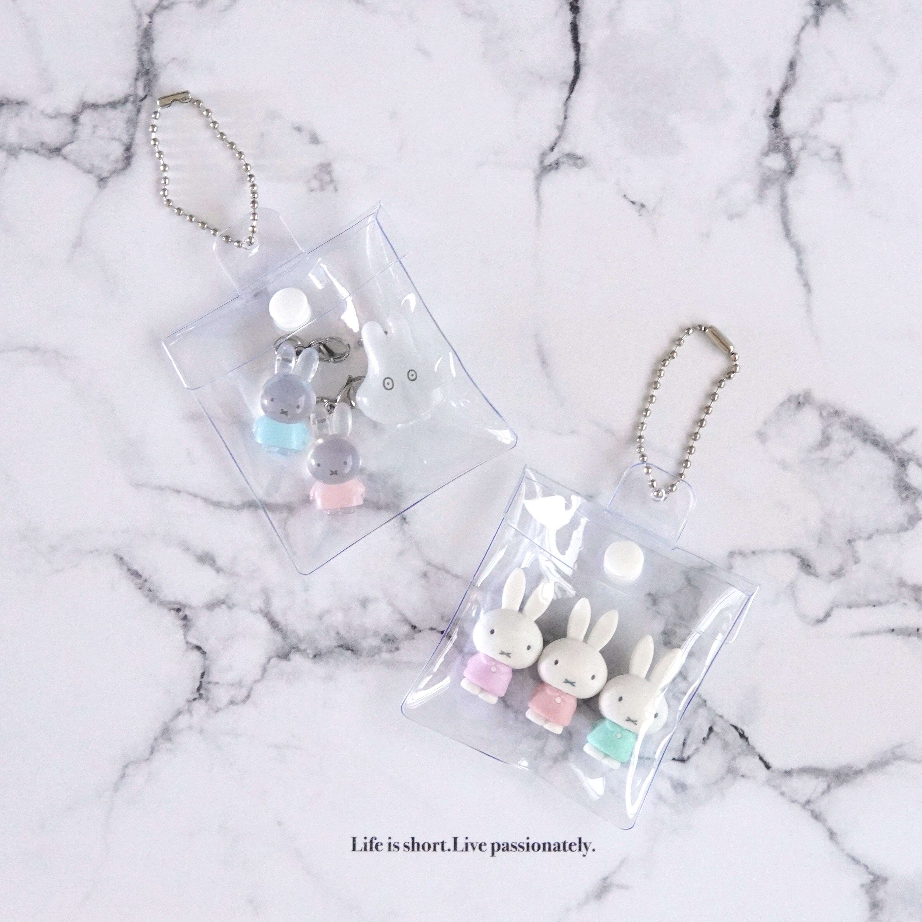 🌸背面のガチャ達🌸 ニトリレターケースに収納 2種を使い分けしてます🎈 好きな物を好きに飾る🍎🫶 キャラテアート、レトロ純喫茶小物入れ可愛ぇぇぇのだ🤤ガチャ ガチャ活ガチャ収納ニトリソフビキティトイザらスお花で癒しを趣味部屋カプセルトイ