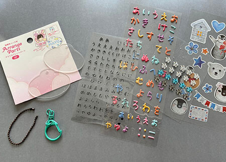 100均 ダイソー の手作りフォトキーホルダーの作り方＆おすすめグッズ16選をご紹介! 2024年最新版キッズイベントニュース子供向けイベント企画、キッズワークショップ運営株式会社ピコトン