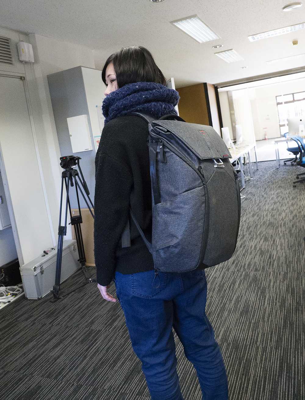 NEW高密度ナイロンを採用し、シンプルながらも近未来を想像したデザイン