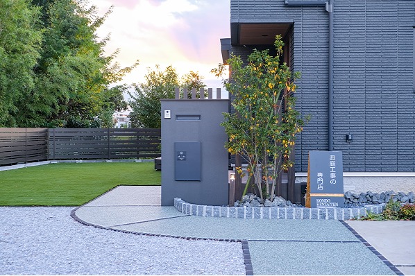 玄関アプローチの素材やデザインはどう選べばいいの？おしゃれで機能的なエクステリアにするポイントを紹介SUUMOお役立ち情報