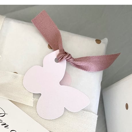 男性へのラッピングにおすすめ！タグを使ったラッピングアイデア テンプレート付紙袋とラッピングのパックマート 公式通販サイト PACK MARTby bellbe