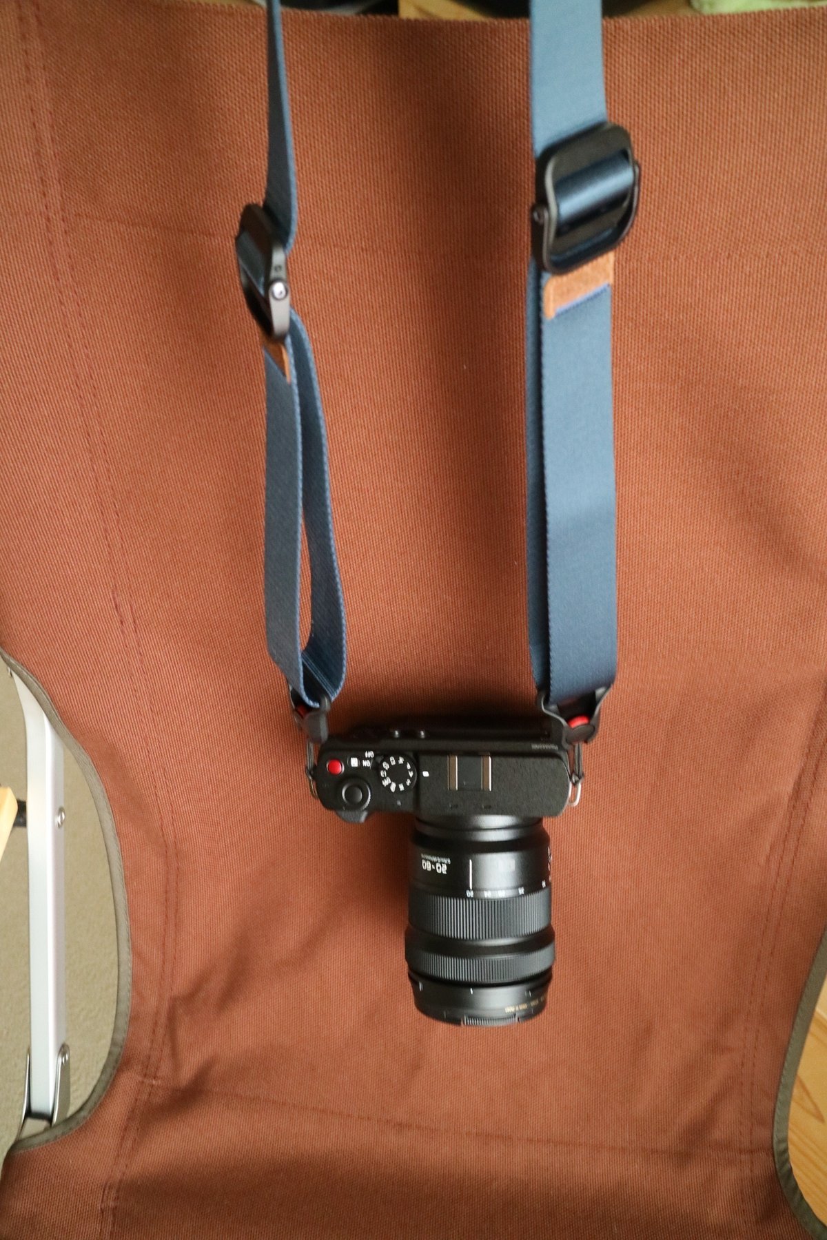 ピークデザインのストラップをレビュー。カメラからの取り外しや、長さ変更が簡単でとても便利です。Log-Photo